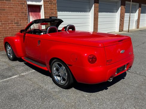Used 2004 Chevrolet SSR w/ Preferred Equipment Group image 21