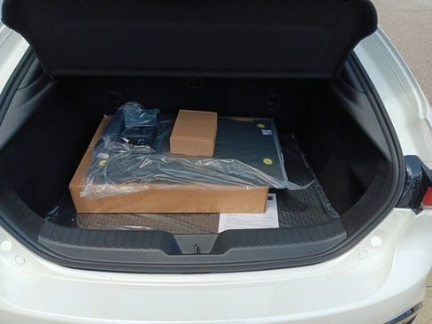 Certified 2025 MAZDA MAZDA3 Hatchback w/Premium Plus Pkg image 9