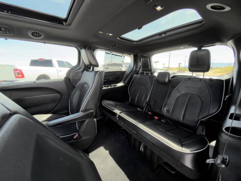 Used 2020 Chrysler Pacifica Limited w/ Advanced Safetytec Group image 13