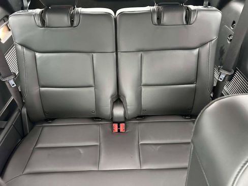 Used 2022 Ford Explorer XLT w/ Equipment Group 202A image 10