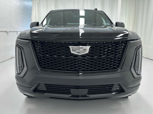 Used 2026 Cadillac Escalade Platinum Sport w/ LPO, ONYX Package AWD/4WD image 5