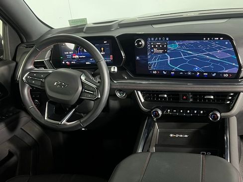 Used 2025 Chevrolet Suburban RST image 15