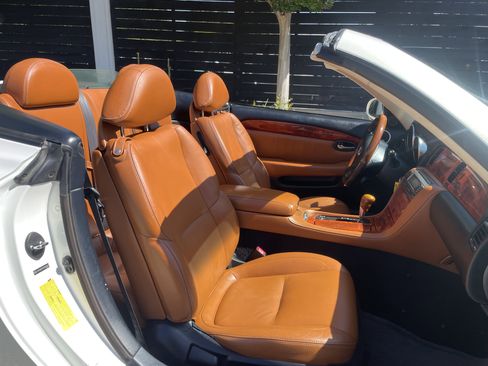 Used 2005 Lexus SC 430 Convertible image 9