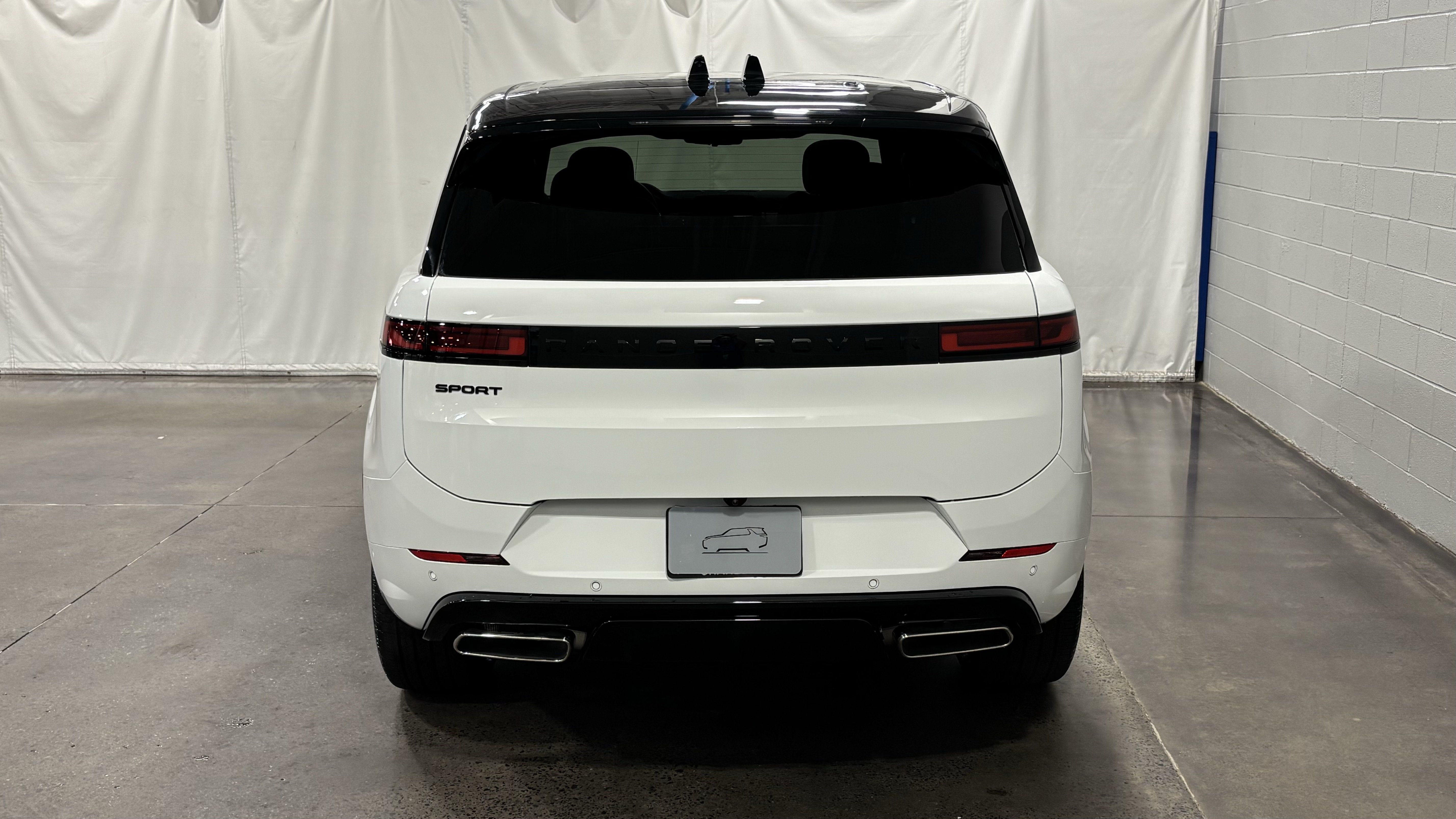 New 2026 Land Rover Range Rover Sport Dynamic SE AWD/4WD image 8