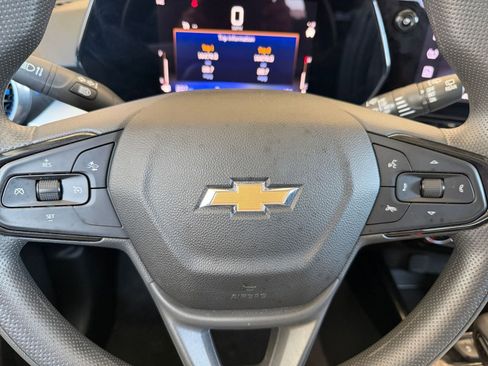 Used 2025 Chevrolet Trax LT image 25