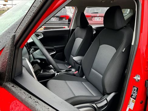 Used 2025 Kia Soul LX w/ LX Technology Package image 7