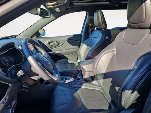 Used 2021 Jeep Cherokee Latitude Lux 80th Anniv w/ Quick Order Package 26U 80TH image 9