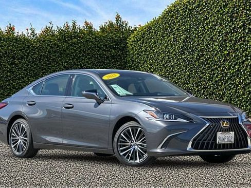 Used 2025 Lexus ES 300h w/ Premium Package FWD image 2