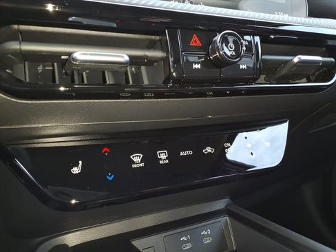 New 2026 Nissan Kicks SR w/ Cold Weather Package image 14