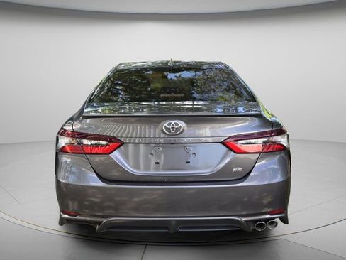 Used 2022 Toyota Camry SE image 5