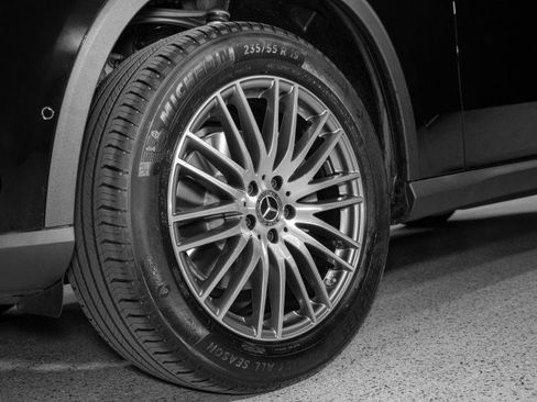 Certified 2026 Mercedes-Benz GLC 300 image 9