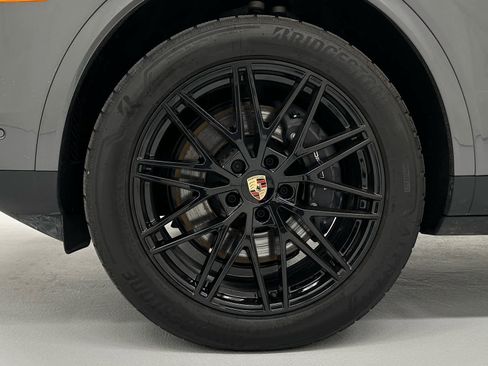 Used 2025 Porsche Cayenne image 9