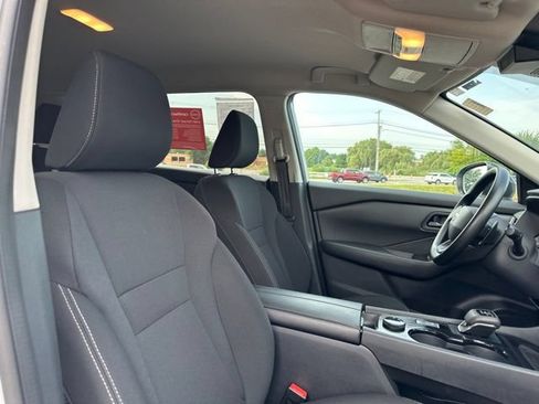 Used 2025 Nissan Rogue S AWD/4WD image 20