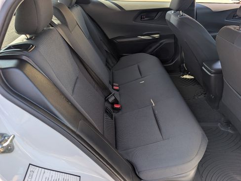 Used 2025 Toyota Prius LE FWD image 5