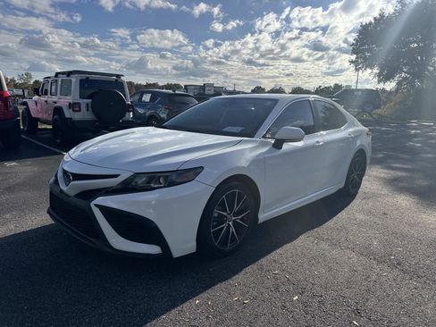 Used 2024 Toyota Camry SE image 8