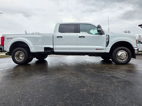 Used 2024 Ford F350 XLT image 3