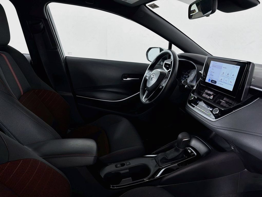 Used 2025 Toyota Corolla SE FWD image 35