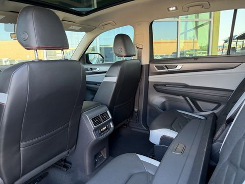 Used 2024 Volkswagen Atlas Peak Edition SEL AWD/4WD image 38