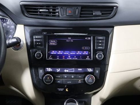 Used 2020 Nissan Rogue SL FWD image 28