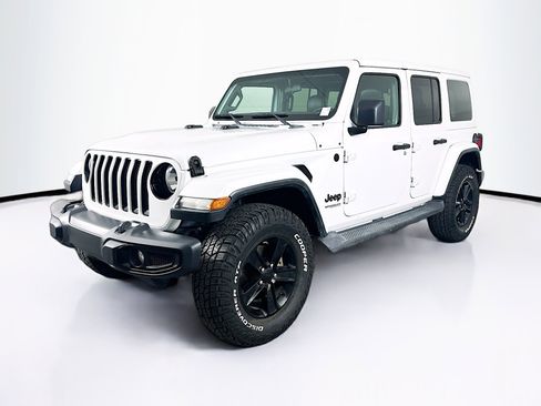 Used 2020 Jeep Wrangler Unlimited Sahara AWD/4WD image 3