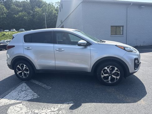 Used 2020 Kia Sportage LX w/ LX Popular Package AWD/4WD image 4