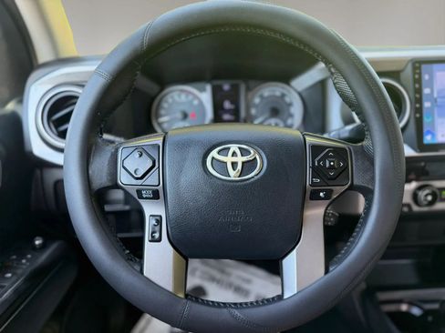 Used 2017 Toyota Tacoma SR5 RWD image 28