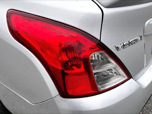 Certified 2019 Nissan Versa SV image 28