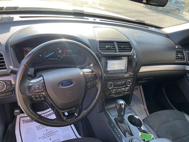 Used 2018 Ford Explorer XLT w/ Equipment Group 202A AWD/4WD image 19