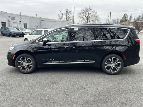 New 2026 Chrysler Pacifica Pinnacle image 5