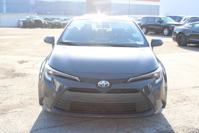 Used 2024 Toyota Corolla LE w/ LE Convenience Package FWD image 2