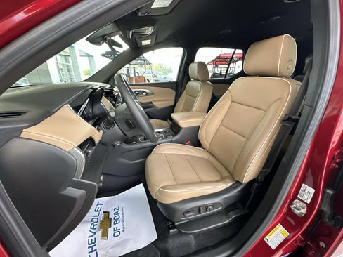 Certified 2023 Chevrolet Traverse Premier FWD image 19