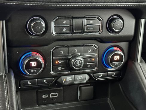 Used 2021 Chevrolet Tahoe Z71 w/ Z71 Signature Package image 24