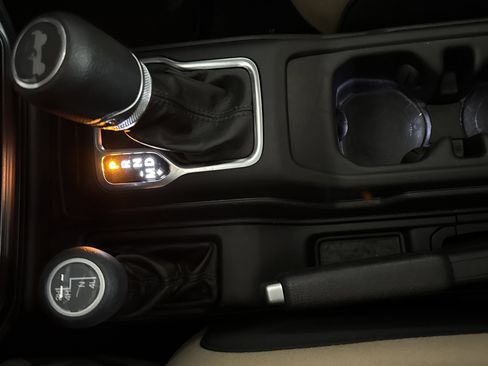 Used 2022 Jeep Wrangler Sport S image 35