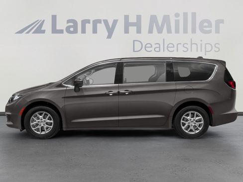 Used 2020 Chrysler Pacifica Touring-L w/ Advanced Safetytec Group AWD/4WD image 3