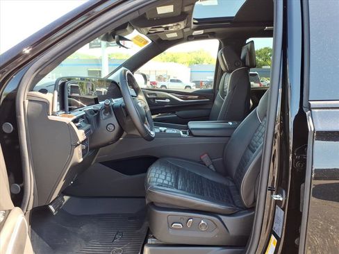 Used 2024 Cadillac Escalade Sport Platinum w/ LPO, ONYX Package AWD/4WD image 11