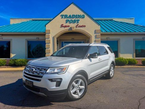 Used 2019 Ford Explorer XLT w/ Equipment Group 201A FWD image 2