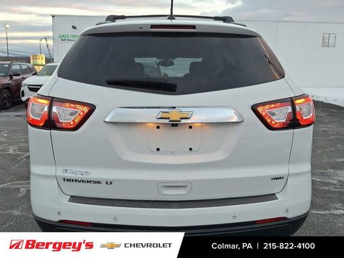 Certified 2017 Chevrolet Traverse LT w/ Style and Technology Package image 6