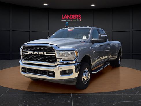 Used 2024 RAM 3500 Big Horn AWD/4WD image 1