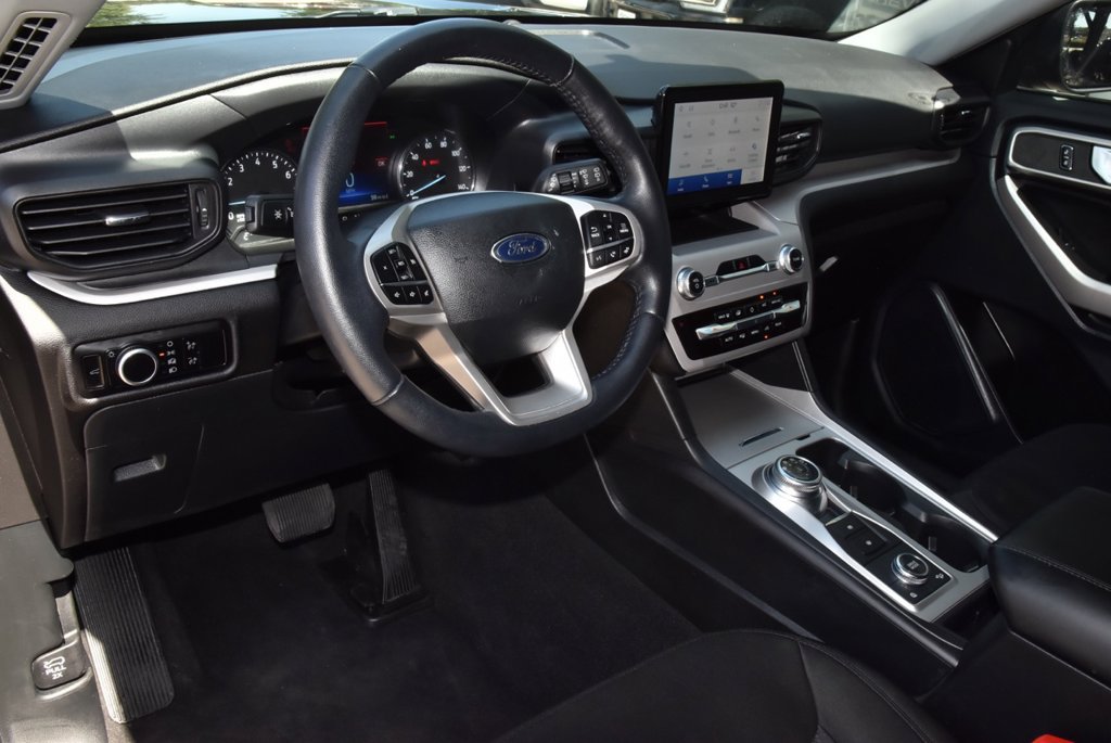 Used 2023 Ford Explorer XLT AWD/4WD image 32