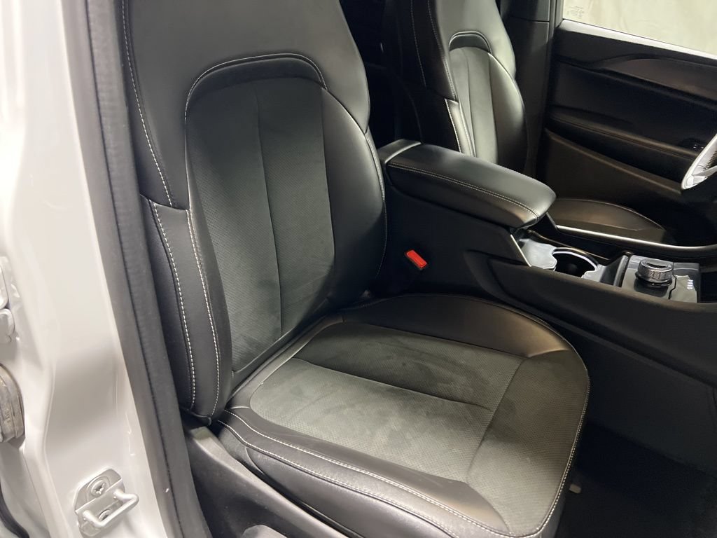 Used 2025 Jeep Grand Cherokee Altitude AWD/4WD image 10