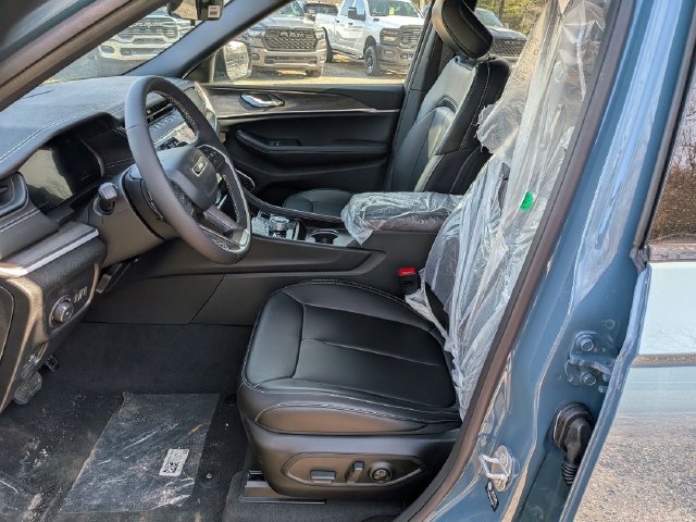 New 2026 Jeep Grand Cherokee Limited w/ Limited Altitude Package AWD/4WD image 9