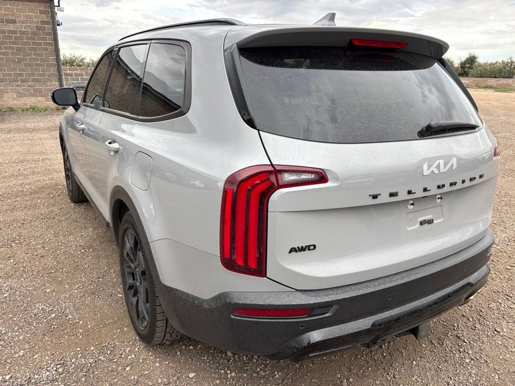 Certified 2022 Kia Telluride SX w/ SX Prestige Package AWD/4WD image 3