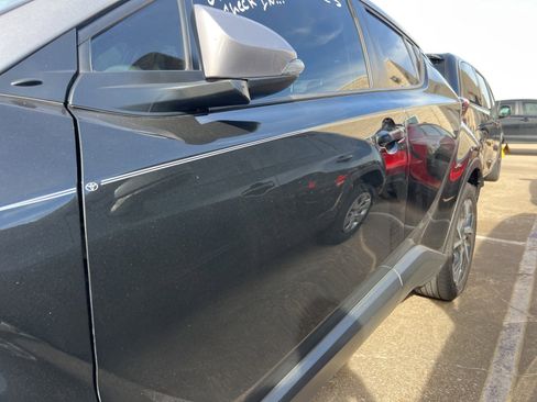 Used 2020 Toyota C-HR LE image 3