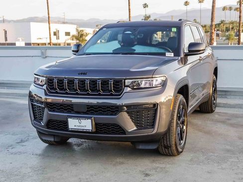 New 2026 Jeep Grand Cherokee Altitude RWD image 4
