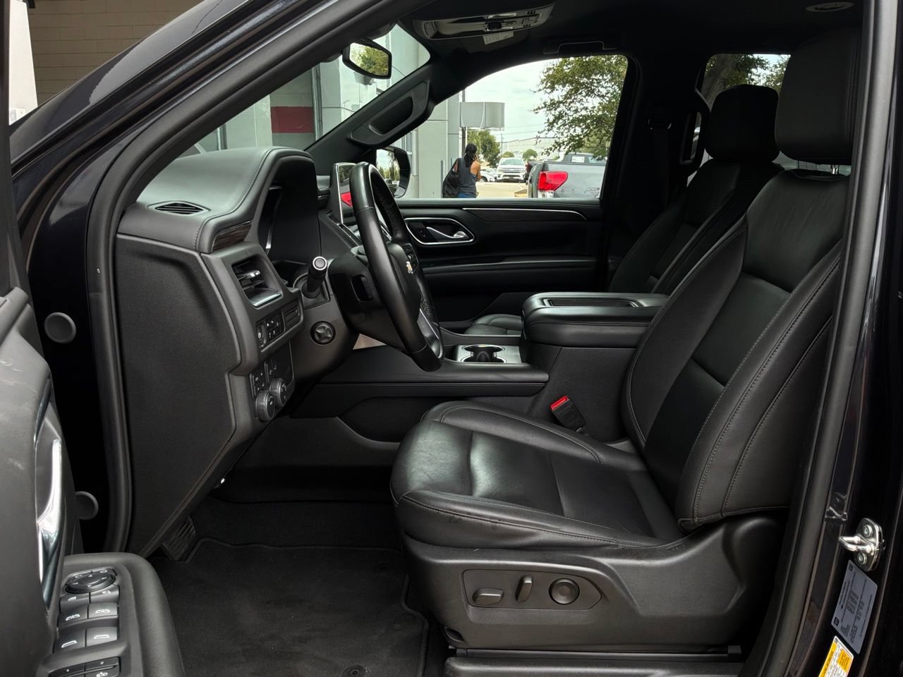 Used 2024 Chevrolet Tahoe LT w/ Luxury Package AWD/4WD image 10