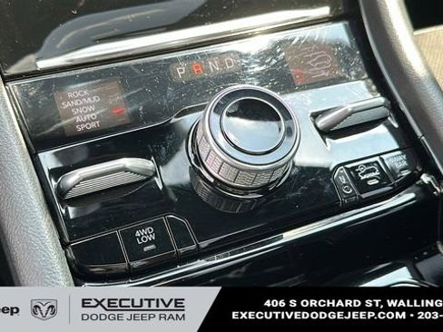 Used 2023 Jeep Grand Cherokee Trailhawk w/ Luxury Tech Group III AWD/4WD image 21
