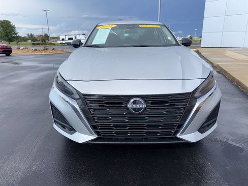 Used 2025 Nissan Altima 2.5 SV FWD image 4