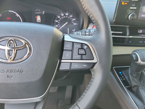 Used 2021 Toyota Sienna XLE image 29