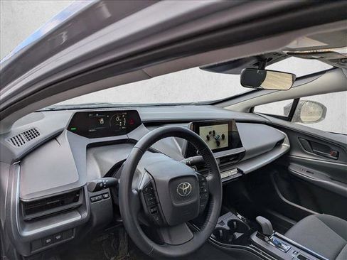 Used 2025 Toyota Prius LE image 9