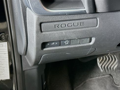 Used 2023 Nissan Rogue S FWD image 17